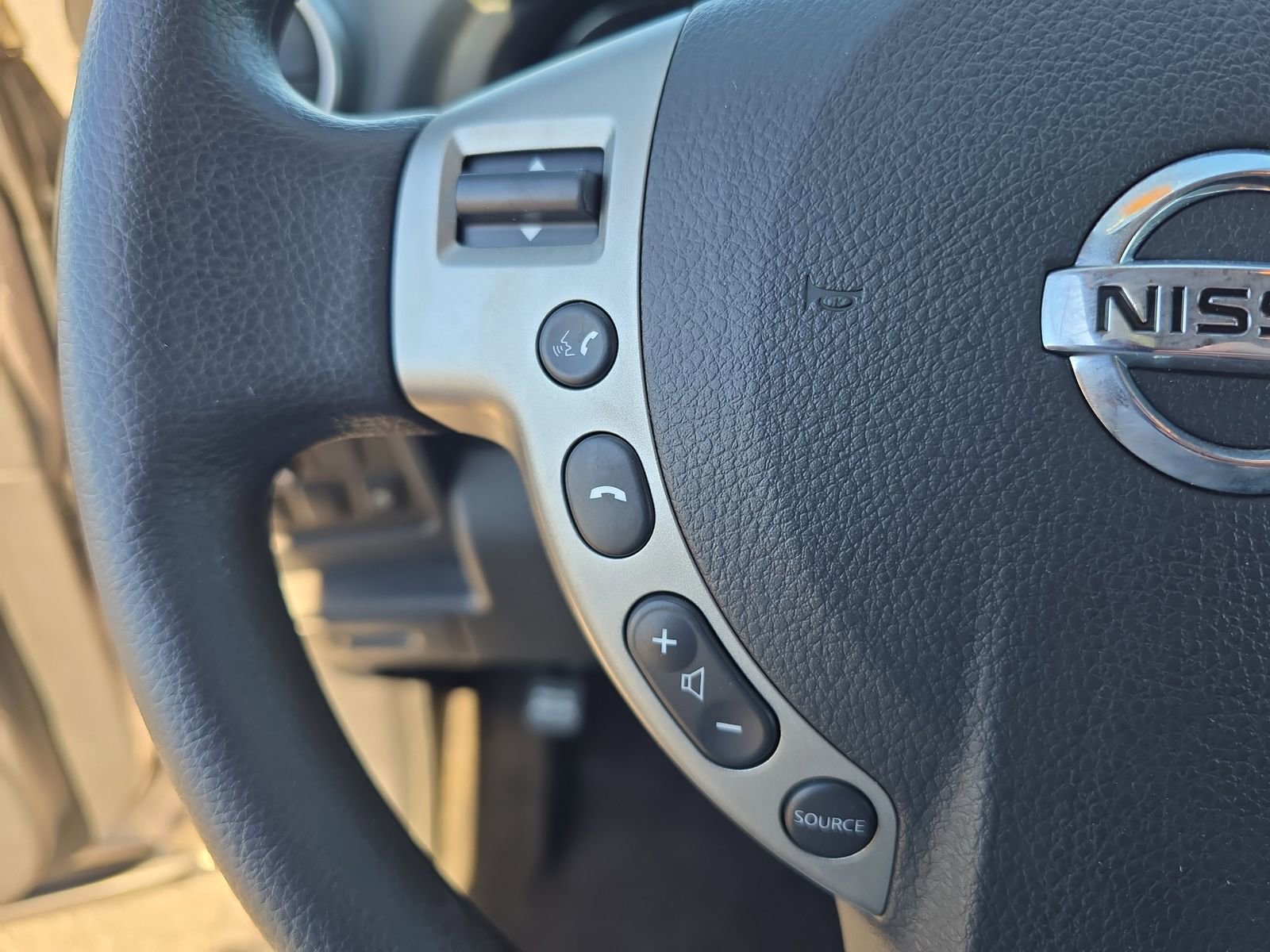 Used 2013 Nissan Rogue SV image 21