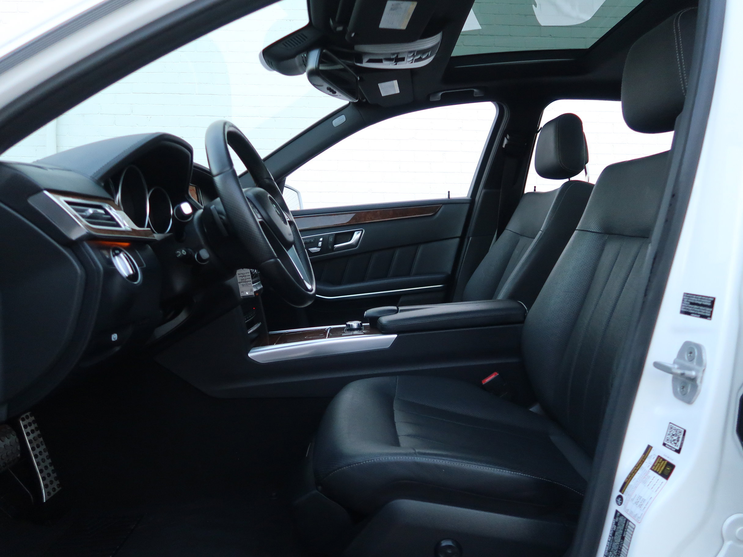Used 2015 Mercedes-Benz E 400 4MATIC Sedan image 32
