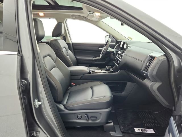 Used 2025 Nissan Pathfinder SL w/ SL Premium Package image 25