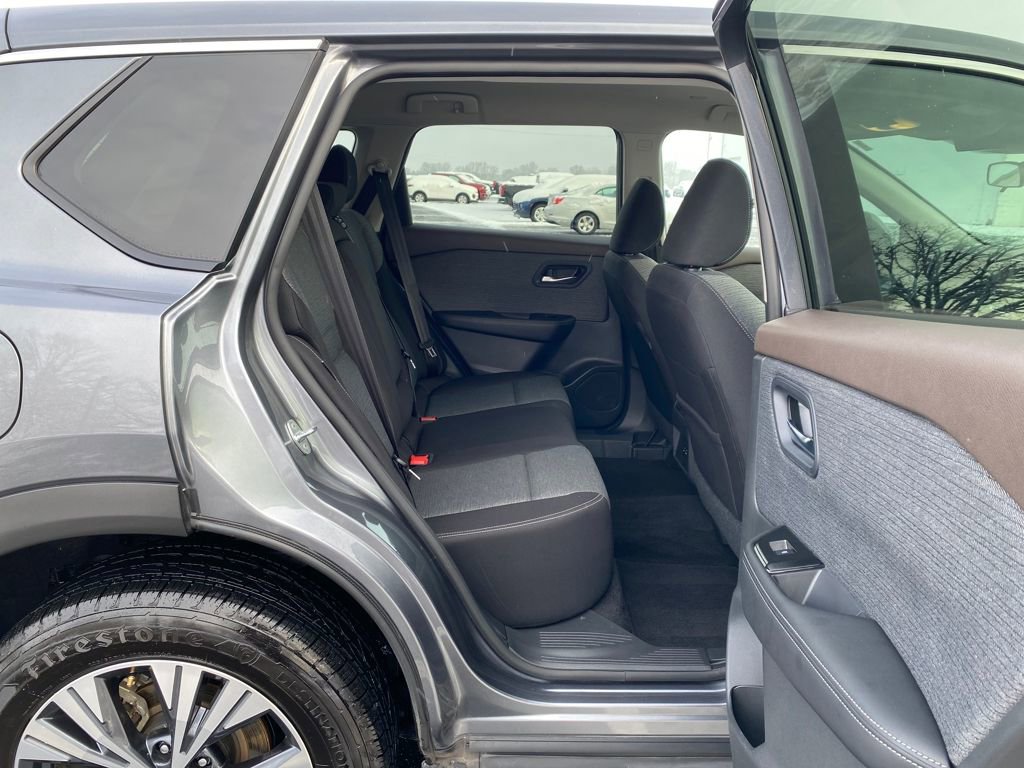 Used 2023 Nissan Rogue SV image 15