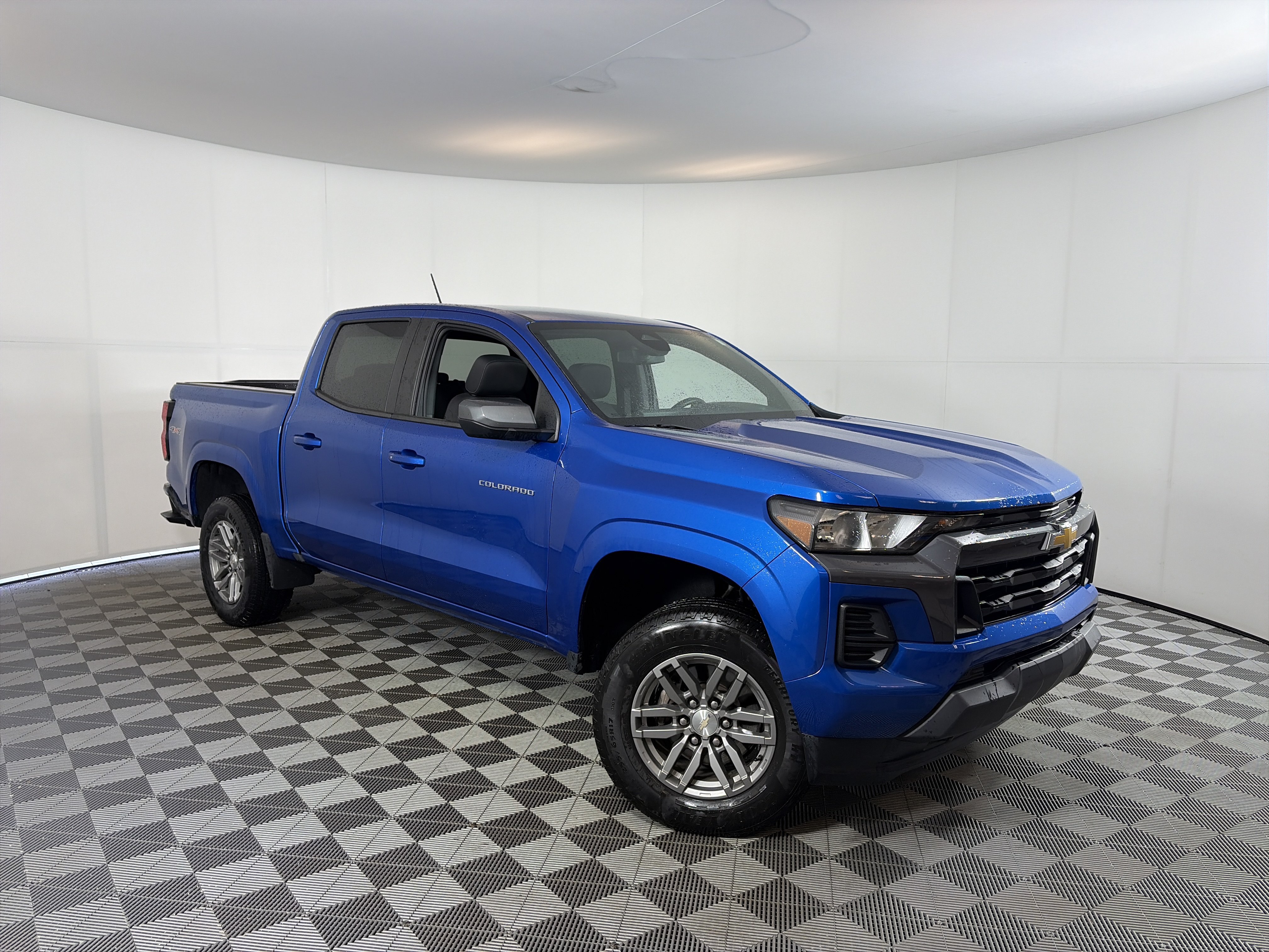 Used 2023 Chevrolet Colorado LT w/ Advanced Trailering Package AWD/4WD image 1