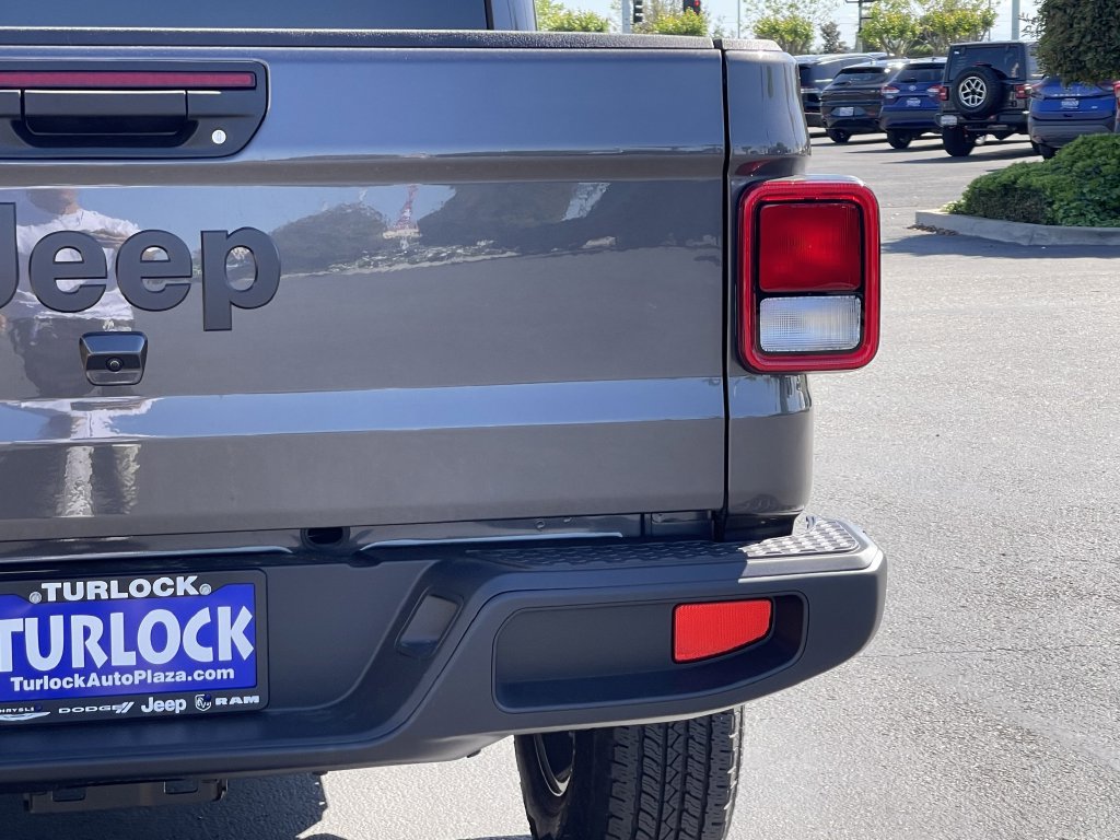 New 2026 Jeep Gladiator Sport AWD/4WD image 11
