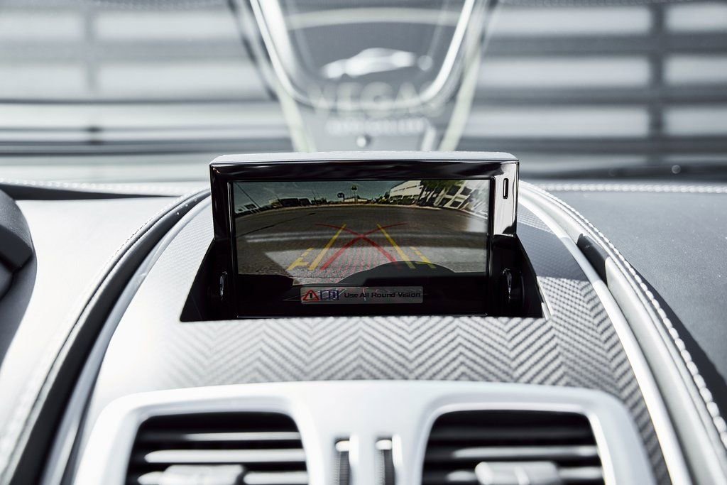 Used 2017 Aston Martin Vanquish S image 71