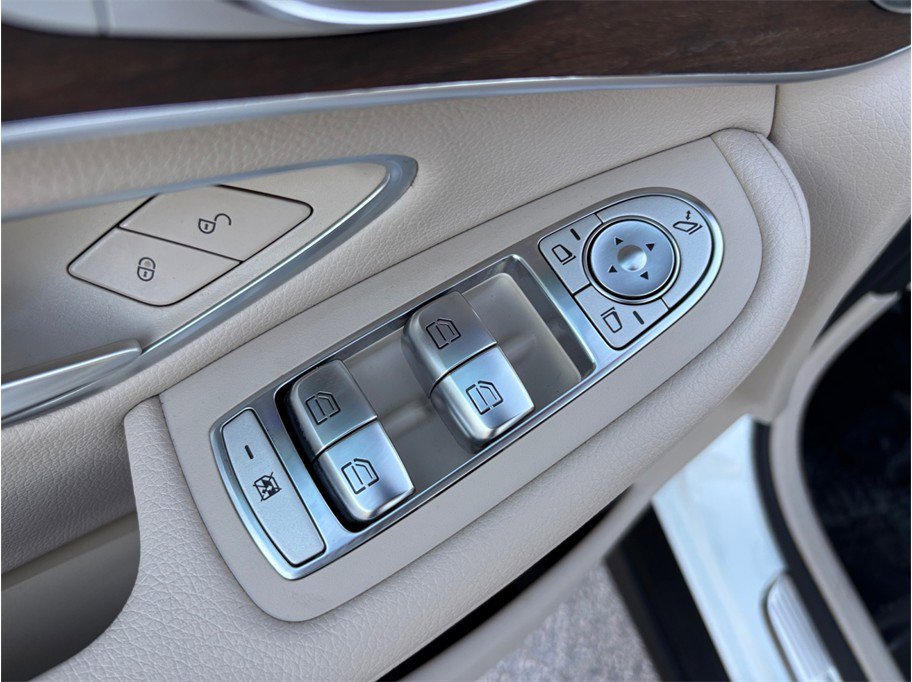 Used 2020 Mercedes-Benz GLC 300 4MATIC w/ Multimedia Package image 22