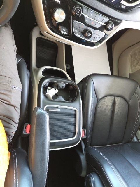 Used 2023 Chrysler Pacifica Touring-L FWD image 57