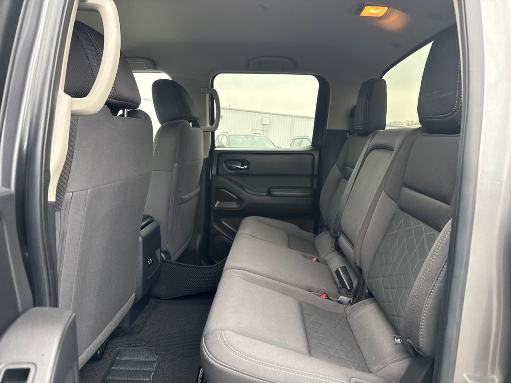 Used 2025 Nissan Frontier SV image 12