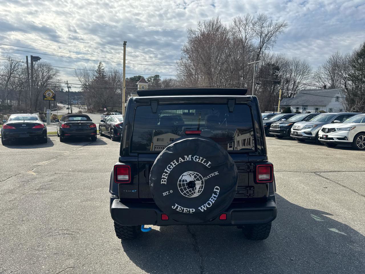 Used 2023 Jeep Wrangler Unlimited w/ Sun & Screen Package AWD/4WD image 10