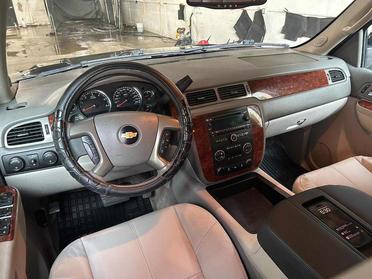 Used 2012 Chevrolet Suburban LT w/ Luxury Package AWD/4WD image 18