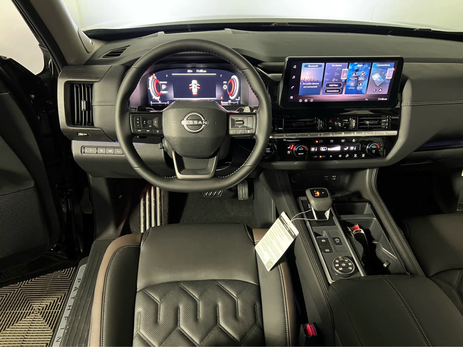New 2026 Nissan Pathfinder Platinum image 11