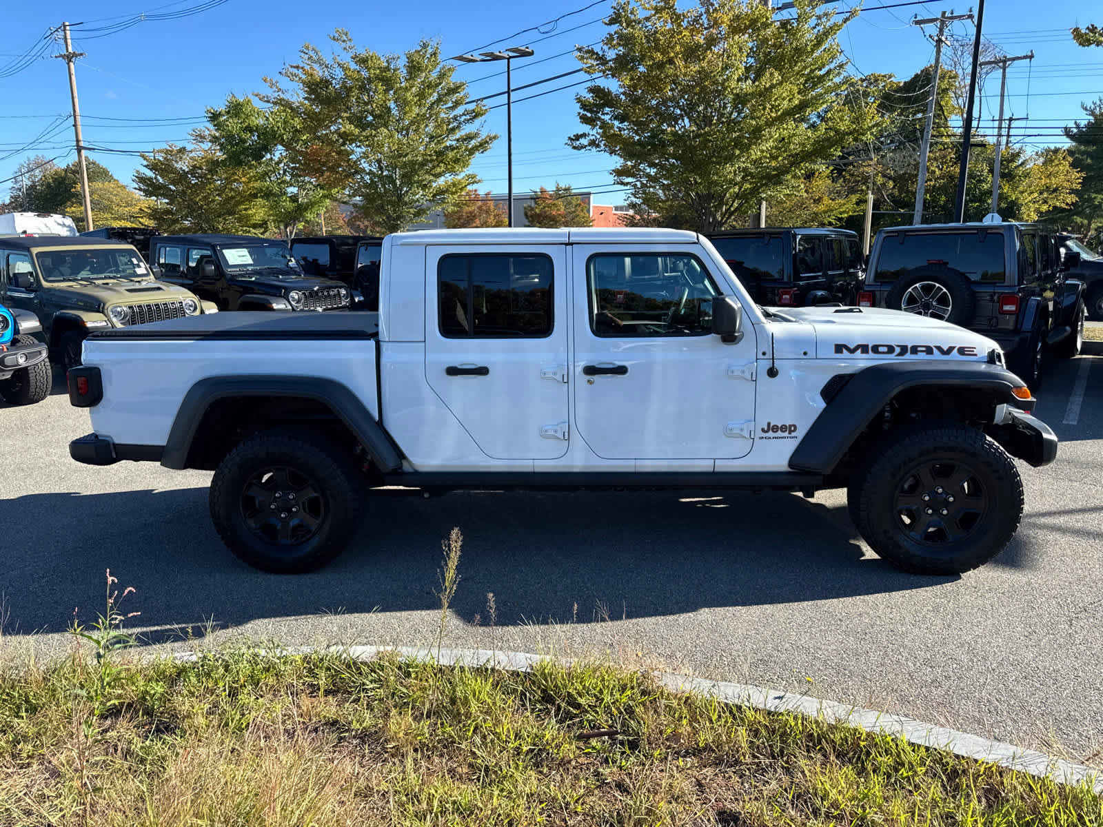 Used 2023 Jeep Gladiator Mojave w/ Cold Weather Group image 7