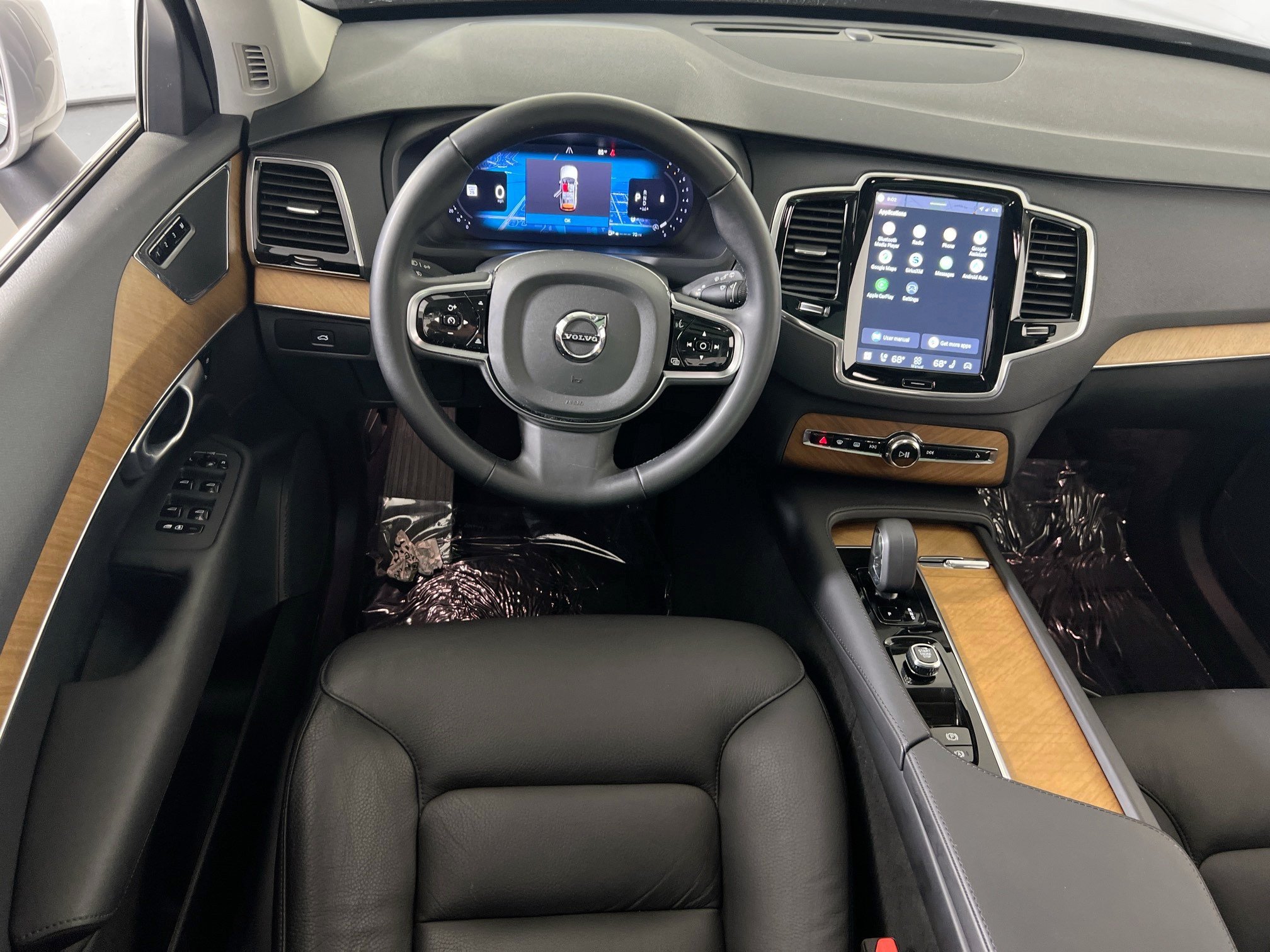 Used 2024 Volvo XC90 B5 Plus AWD/4WD image 23