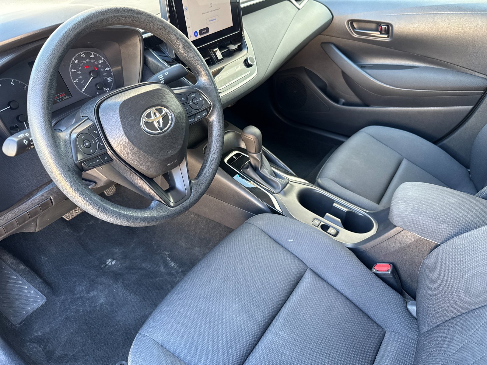 Used 2025 Toyota Corolla LE FWD image 9