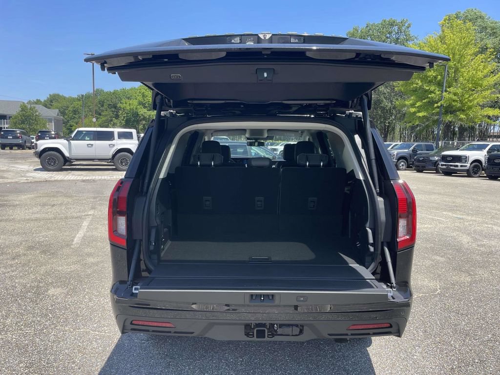 New 2026 Ford Expedition Active RWD image 10