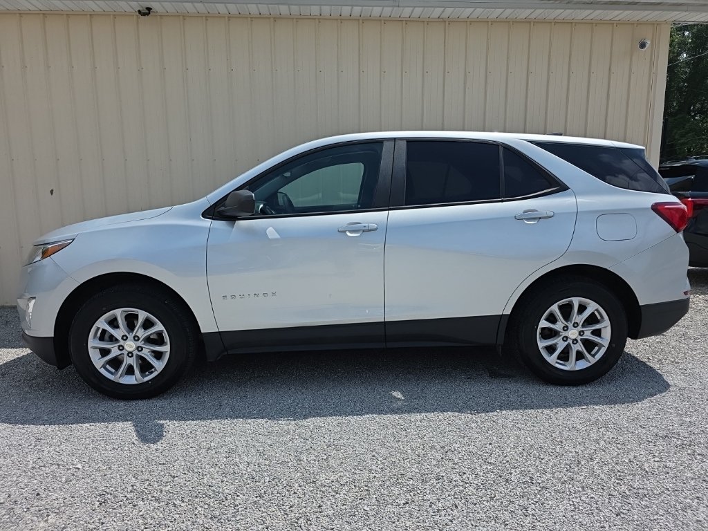 Used 2020 Chevrolet Equinox LS w/ LS Convenience Package AWD/4WD image 11