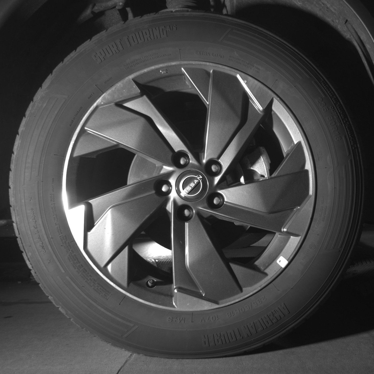 Used 2025 Nissan Rogue SV FWD image 13