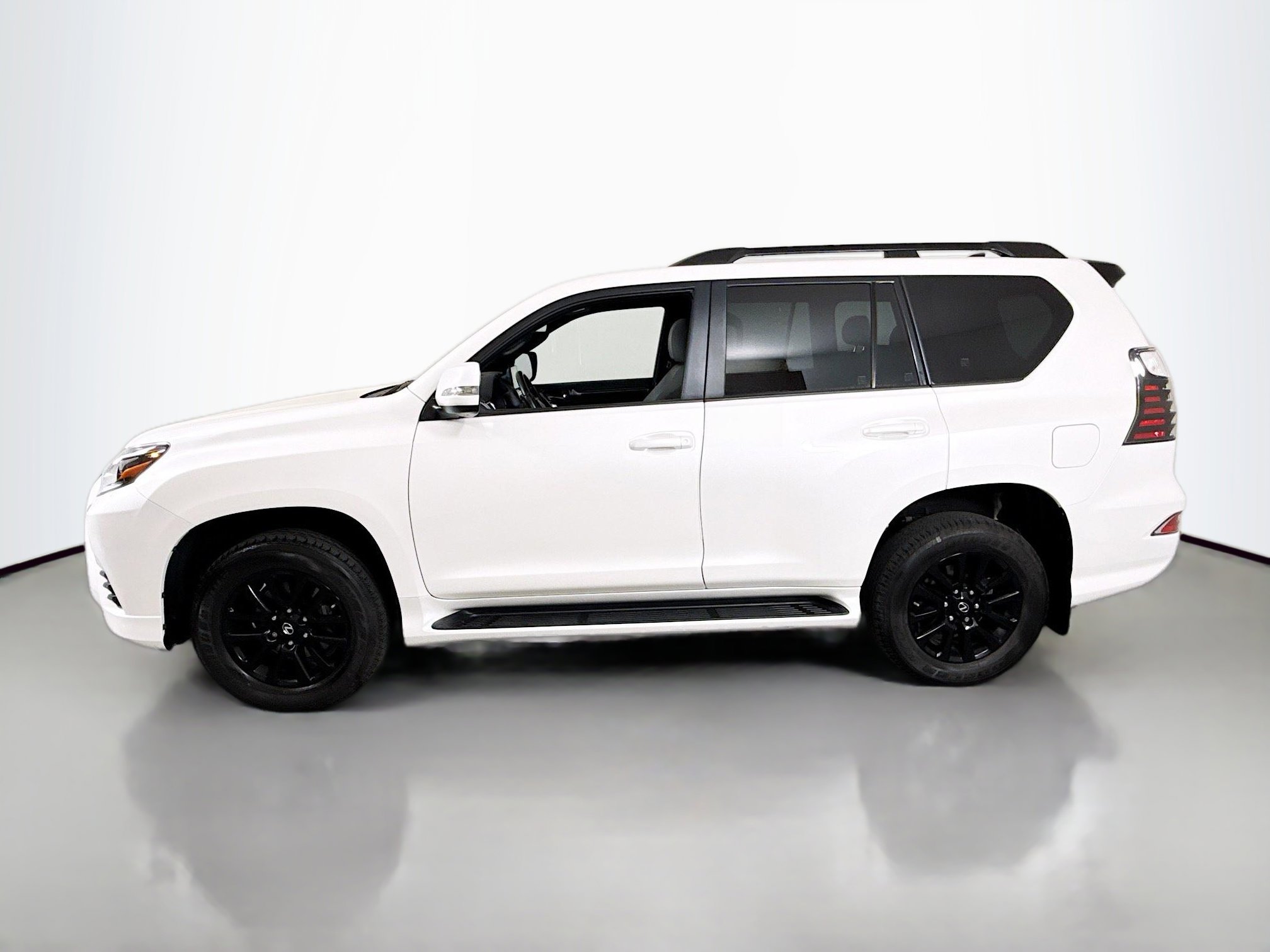 Certified 2023 Lexus GX 460 w/ Black Line Special Edition AWD/4WD image 4