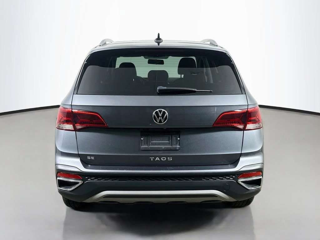 Used 2022 Volkswagen Taos SE w/ Panoramic Sunroof Package FWD image 6