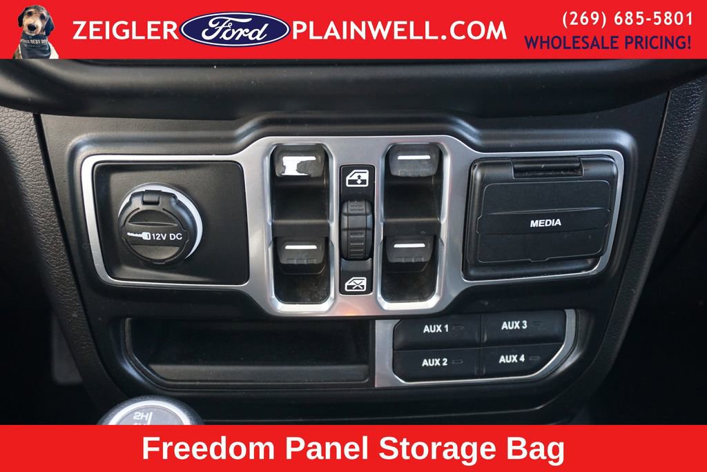 Used 2021 Jeep Wrangler Unlimited Sahara w/ Dual Top Group AWD/4WD image 21