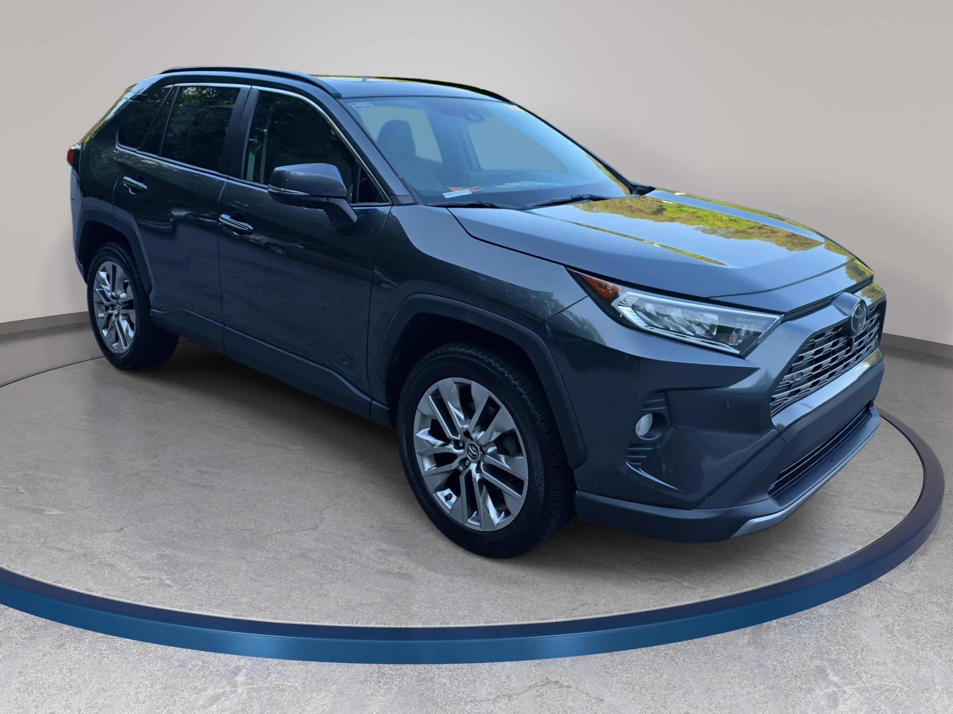 Used 2019 Toyota RAV4 Limited w/ Advanced Technology Package FWD image 3