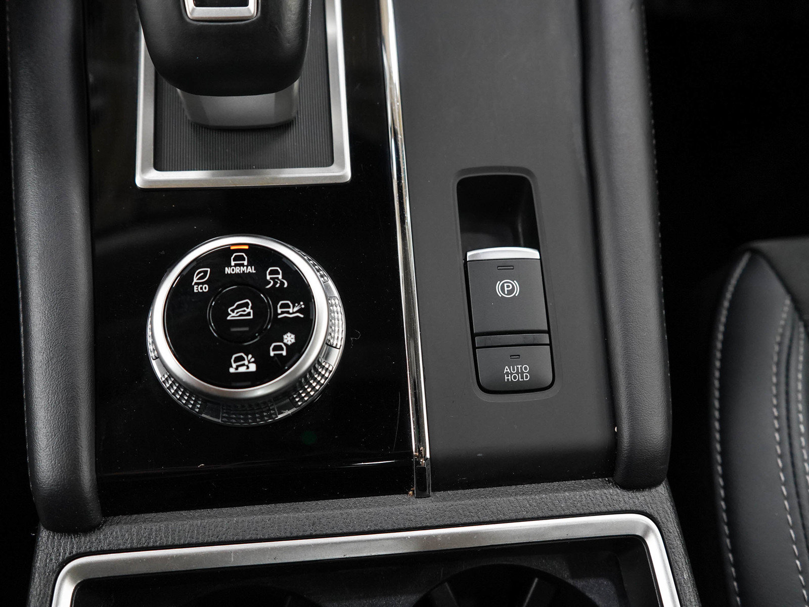 Used 2024 Mitsubishi Outlander SE AWD/4WD image 24