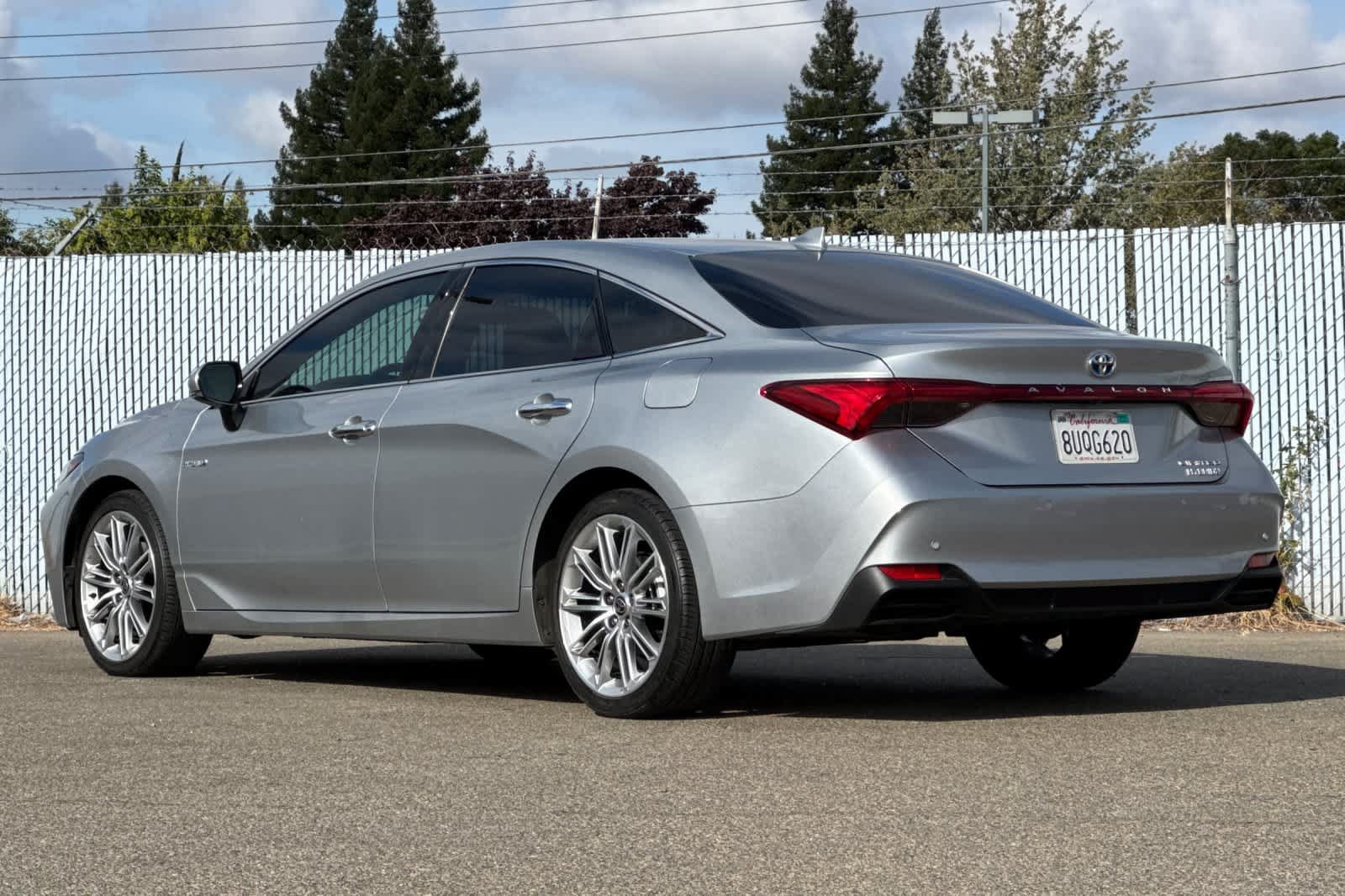 Used 2021 Toyota Avalon Limited w/ Advanced Safety Package FWD image 5