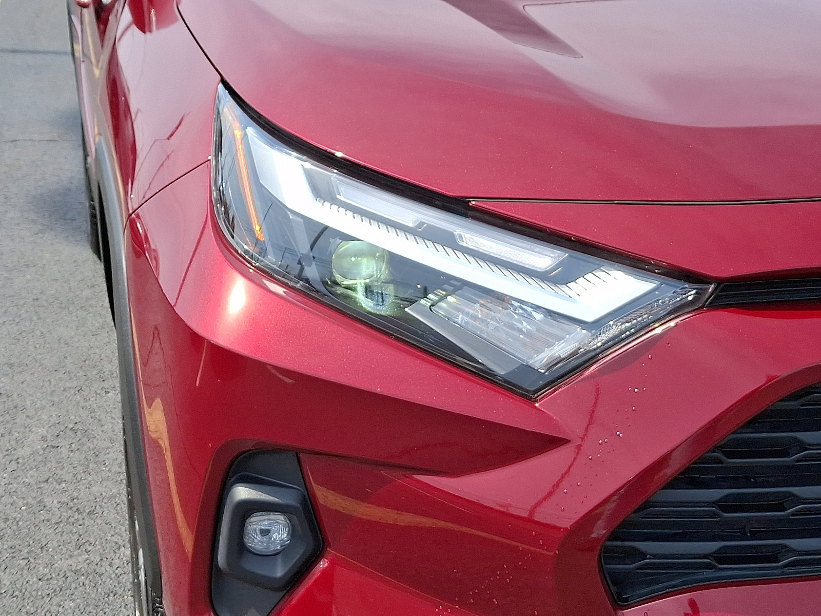 Used 2023 Toyota RAV4 XLE Premium image 9