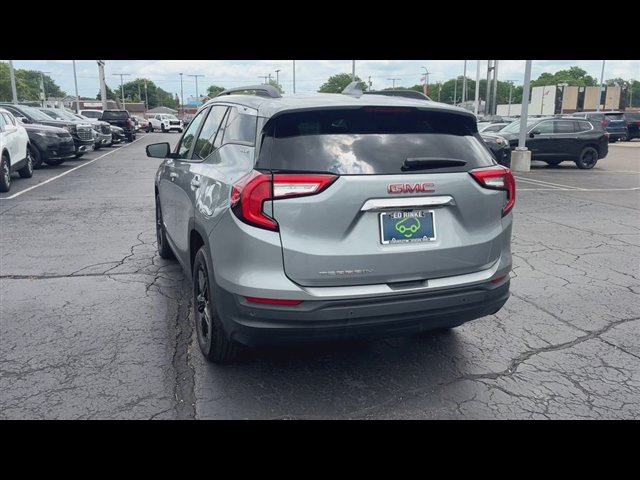 Used 2024 GMC Terrain SLE w/ Driver Convenience Package FWD image 7
