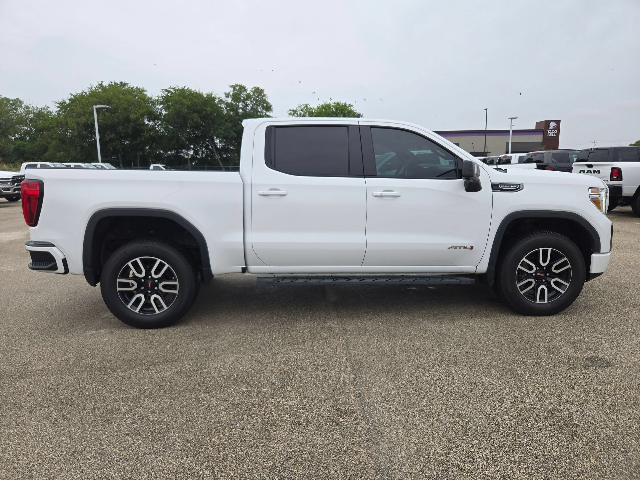 Used 2021 GMC Sierra 1500 AT4 w/ AT4 Value Package AWD/4WD image 2