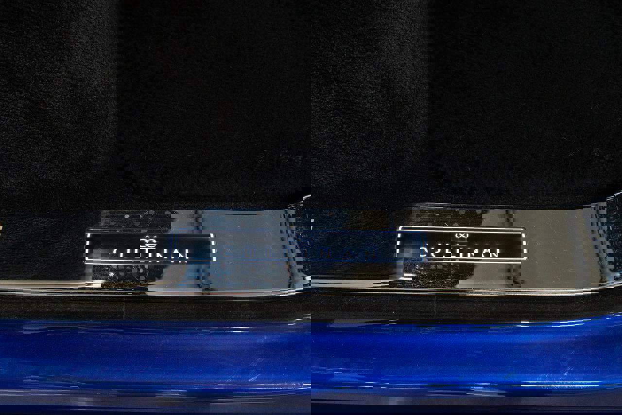 Used 2021 Rolls-Royce Cullinan Black Badge image 13