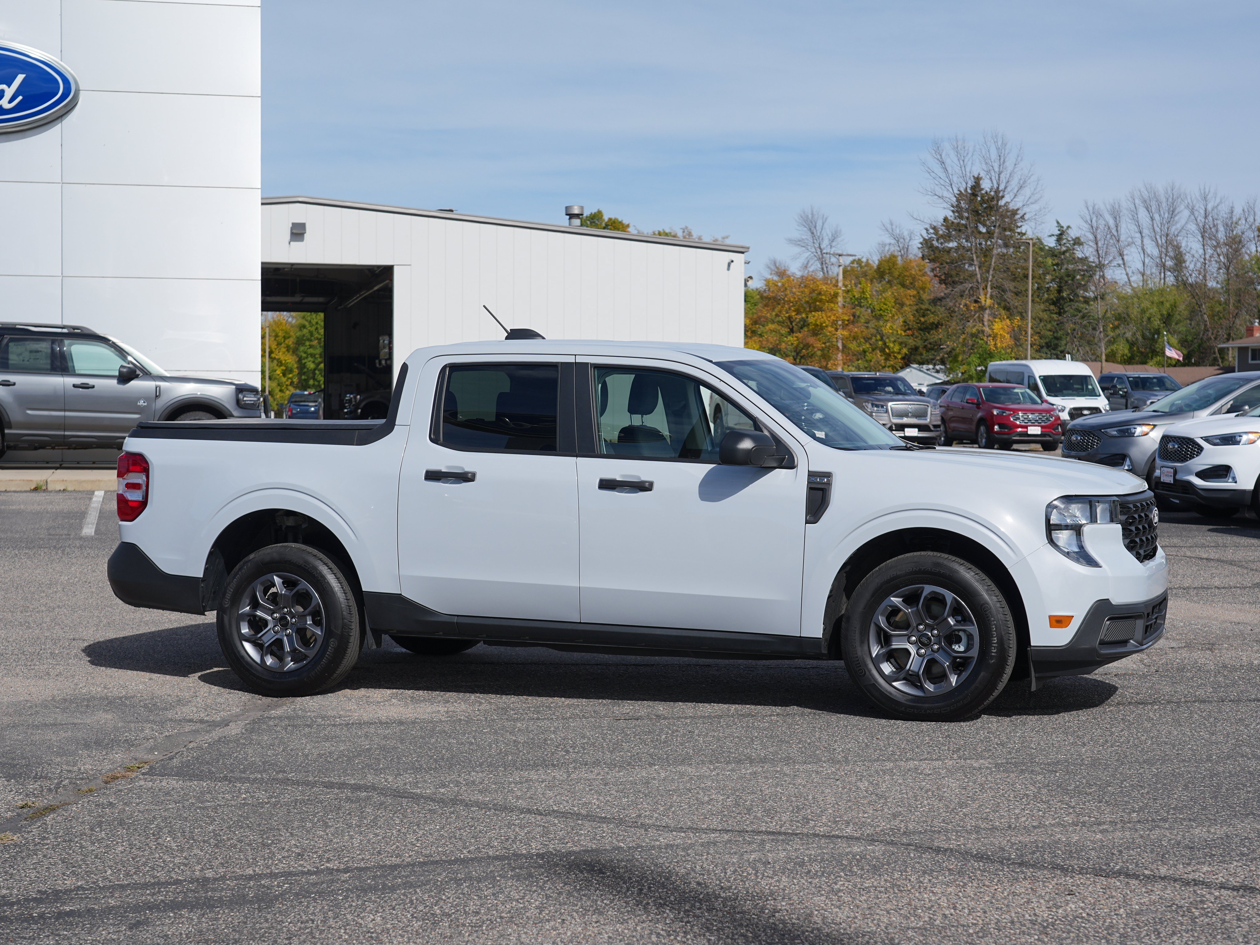 Used 2025 Ford Maverick XLT w/ Equipment Group 301A AWD/4WD image 2