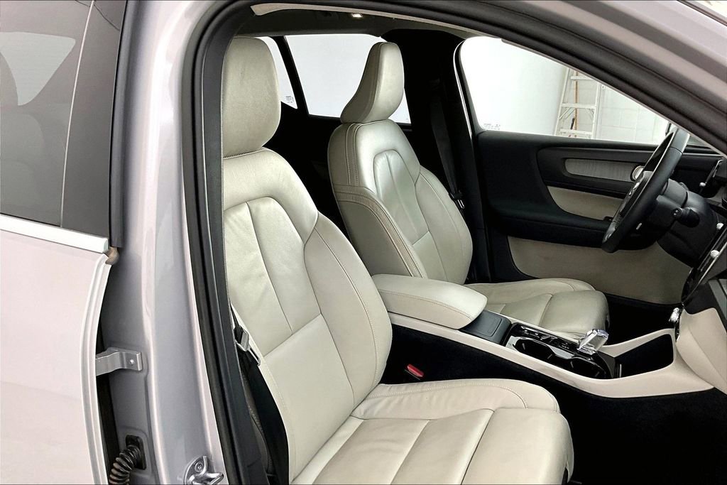 Certified 2023 Volvo XC40 B5 Plus image 11