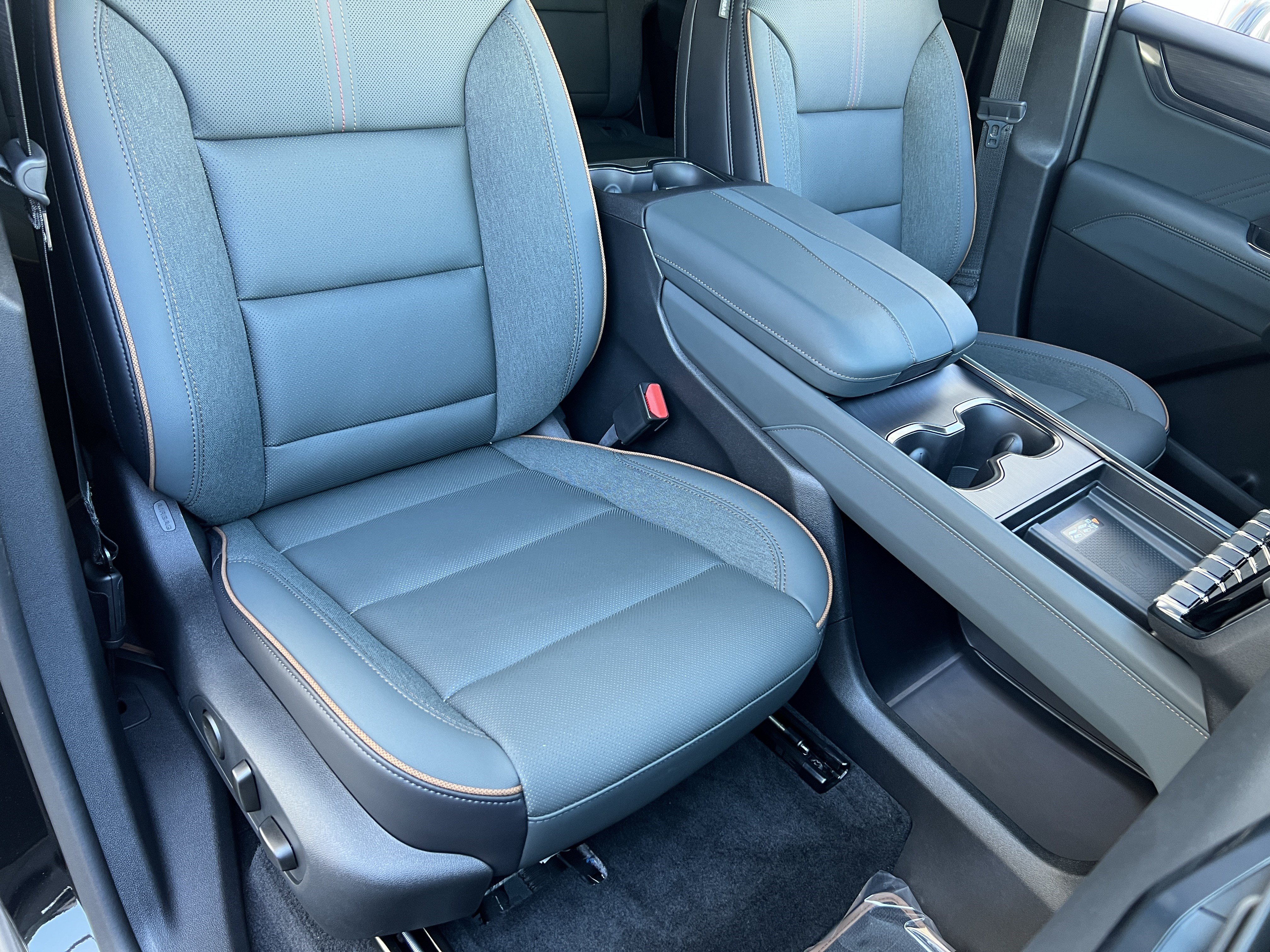 New 2026 GMC Acadia AT4 w/ Super Cruise Package AWD/4WD image 28