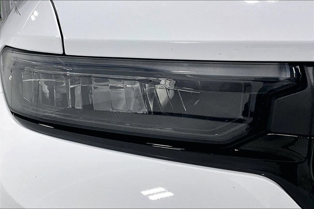 Used 2024 Jeep Grand Cherokee L Limited w/ Black Appearance Package RWD image 40