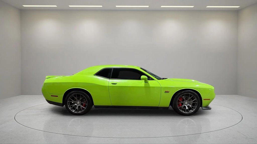 Used 2015 Dodge Challenger SRT w/ Technology Group image 2