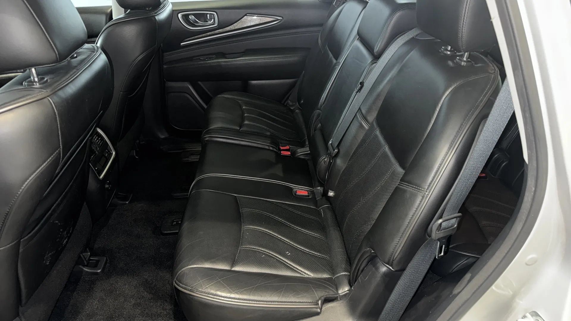 Used 2015 INFINITI QX60 Luxe w/ Premium Plus Package AWD/4WD image 38