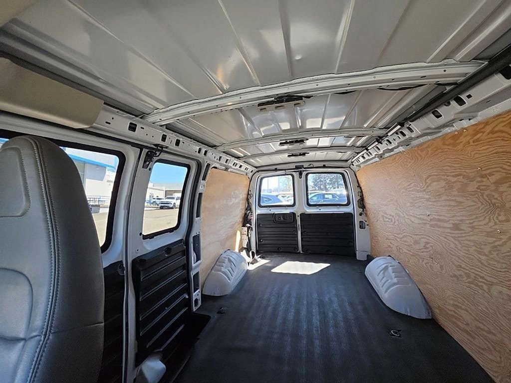 Used 2021 Chevrolet Express 2500 RWD image 17