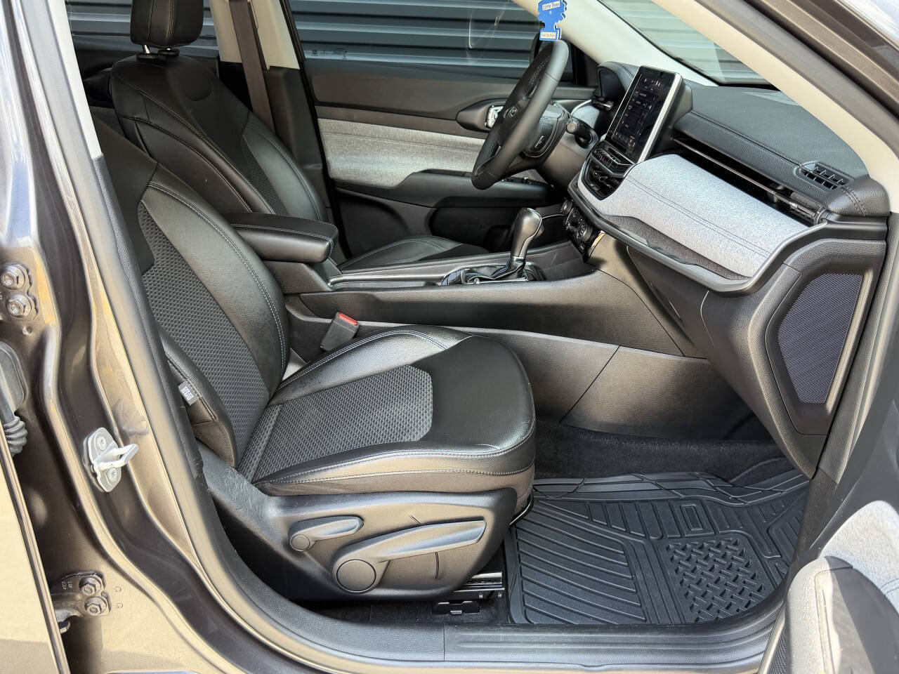 Used 2022 Jeep Compass Latitude AWD/4WD image 19