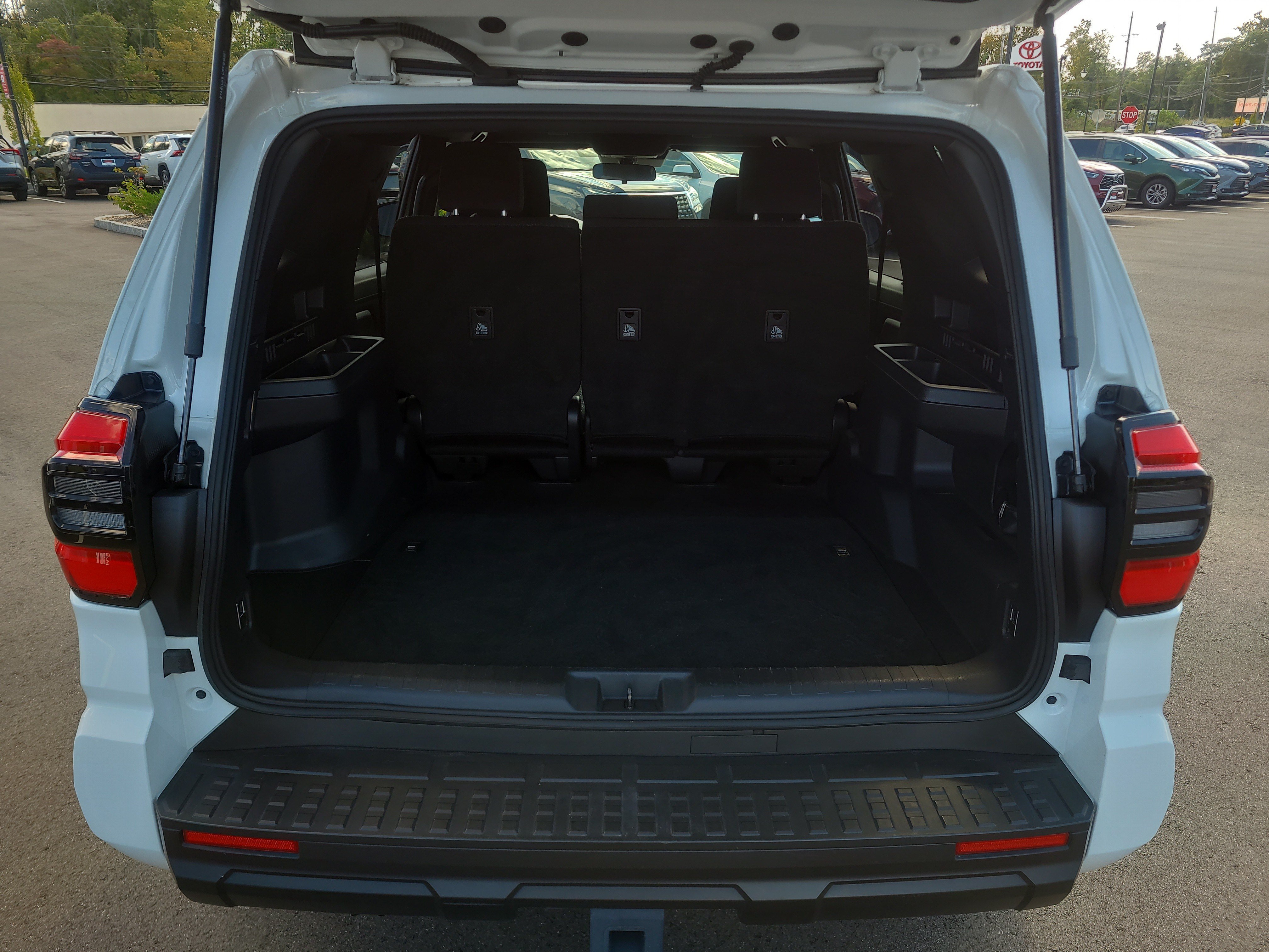 Certified 2025 Toyota 4Runner SR5 AWD/4WD image 29