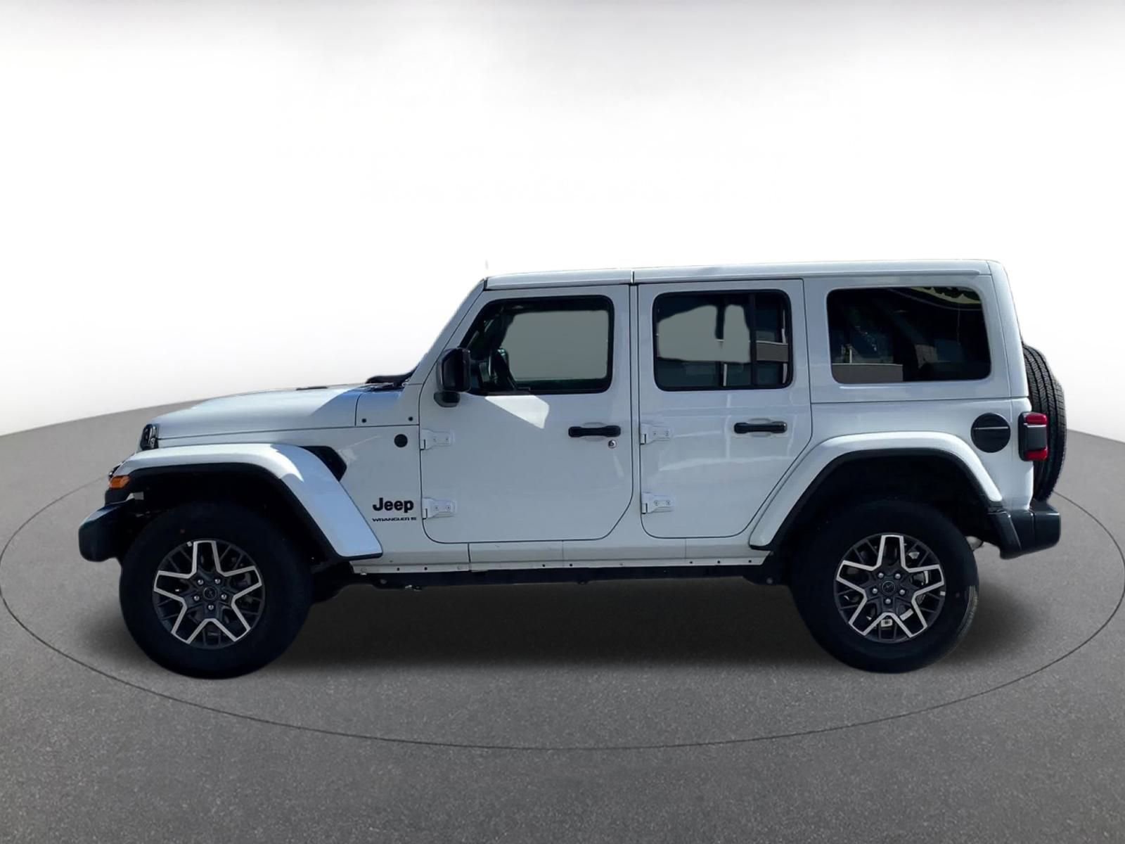 Used 2025 Jeep Wrangler Sahara image 9