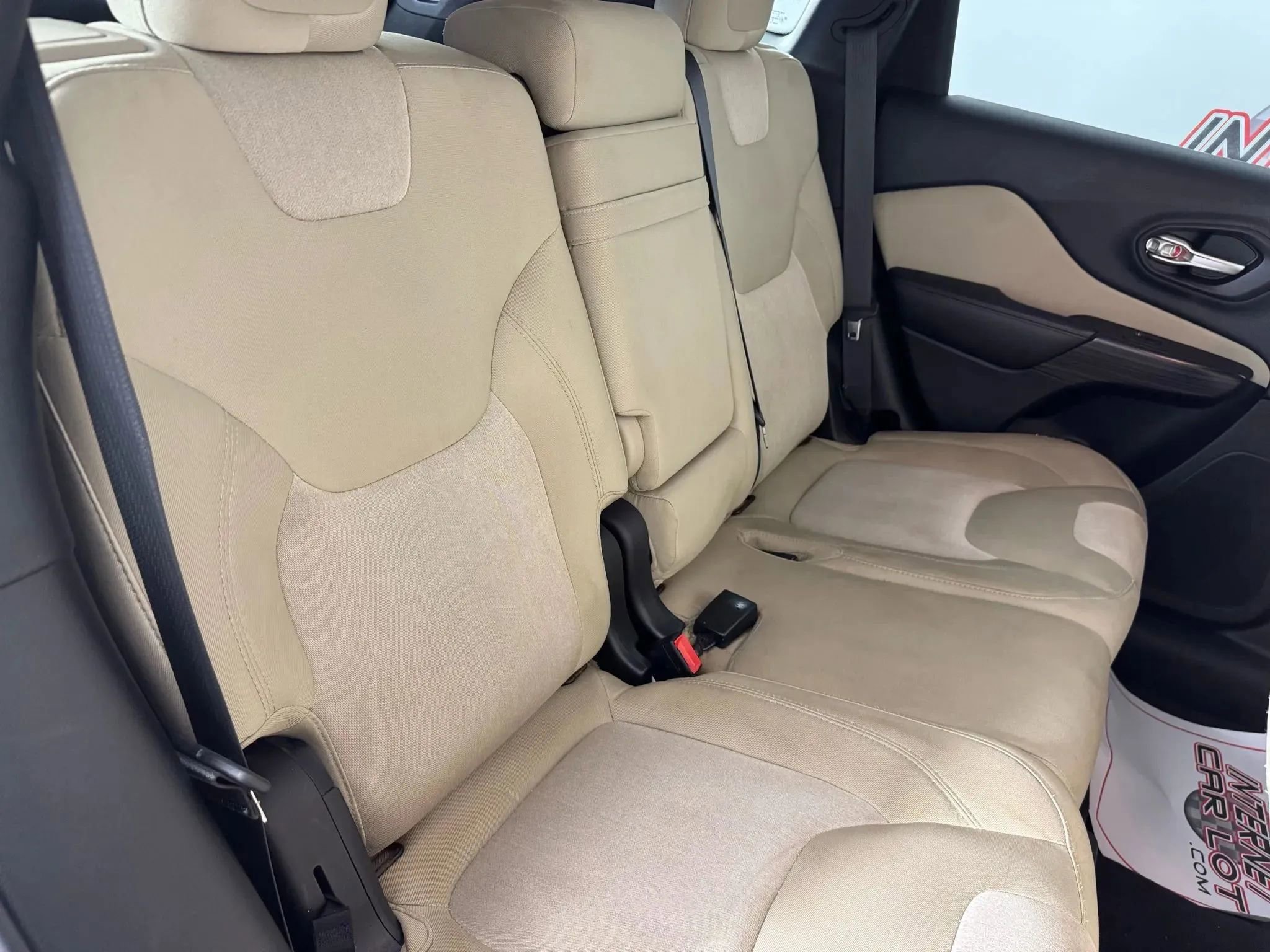 Used 2015 Jeep Cherokee Sport image 32