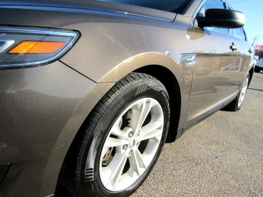 Used 2016 Ford Taurus SE FWD image 15