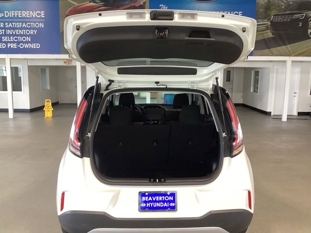 Used 2023 Kia Soul LX image 5