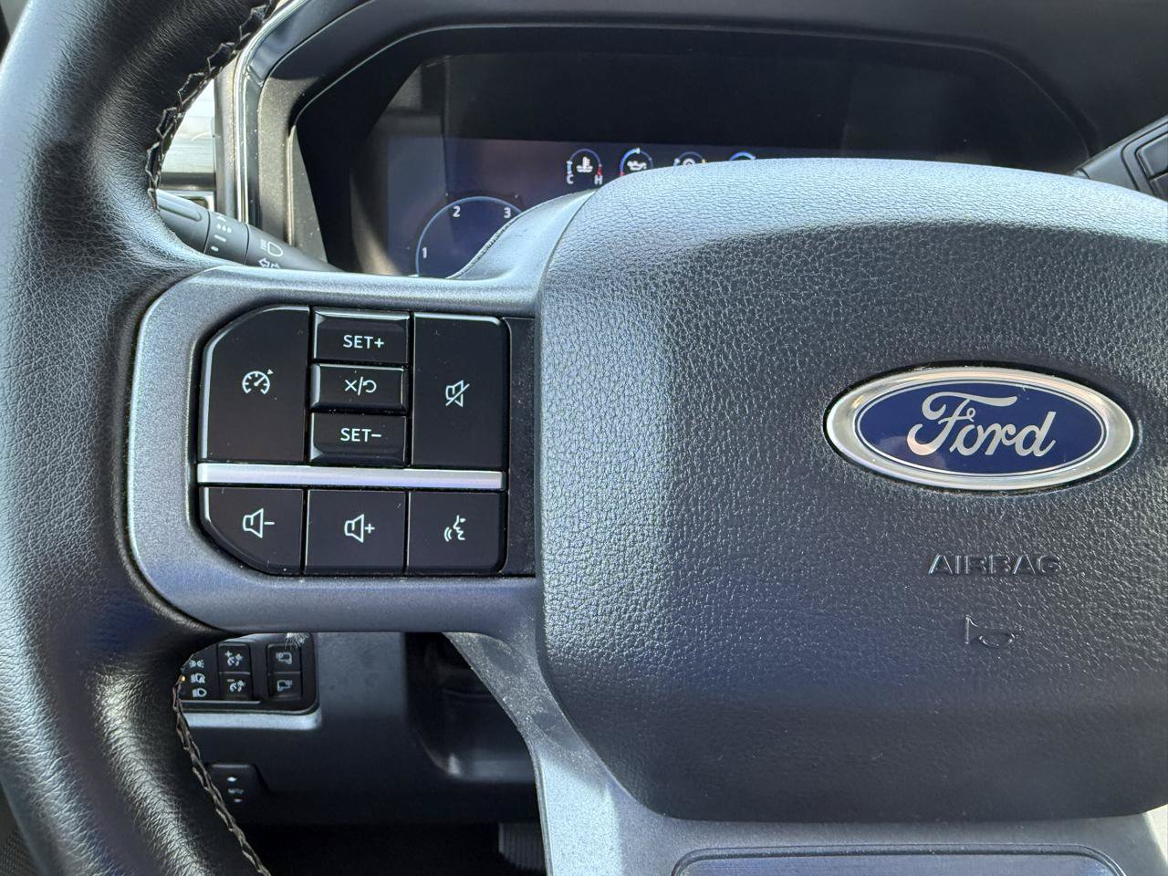 Used 2025 Ford F250 Lariat AWD/4WD image 24
