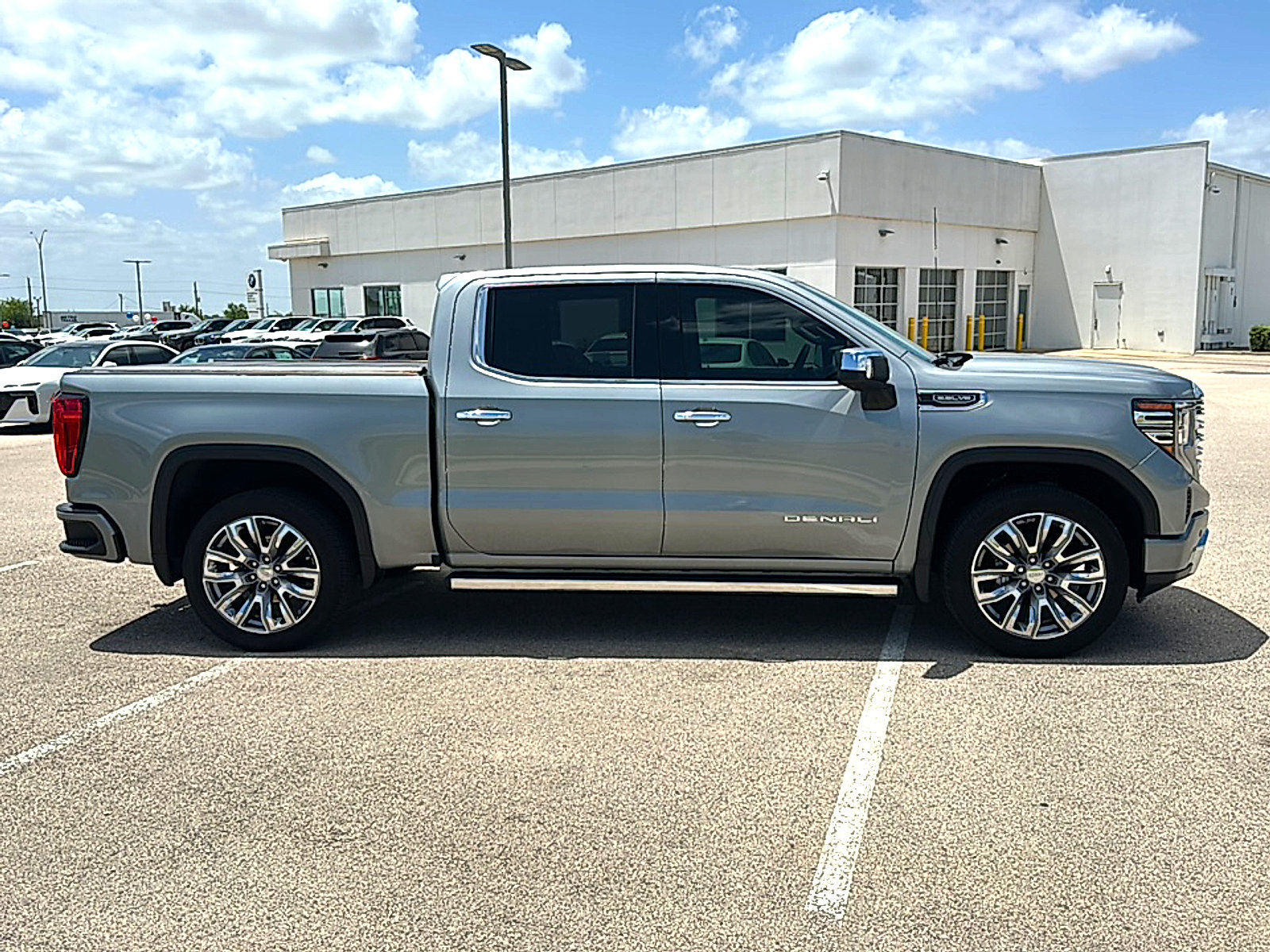 Used 2024 GMC Sierra 1500 Denali w/ Denali Reserve Package AWD/4WD image 9