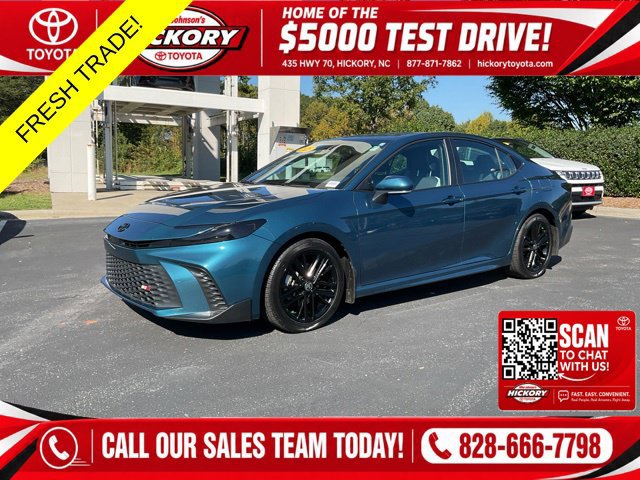 Used 2025 Toyota Camry SE FWD image 1