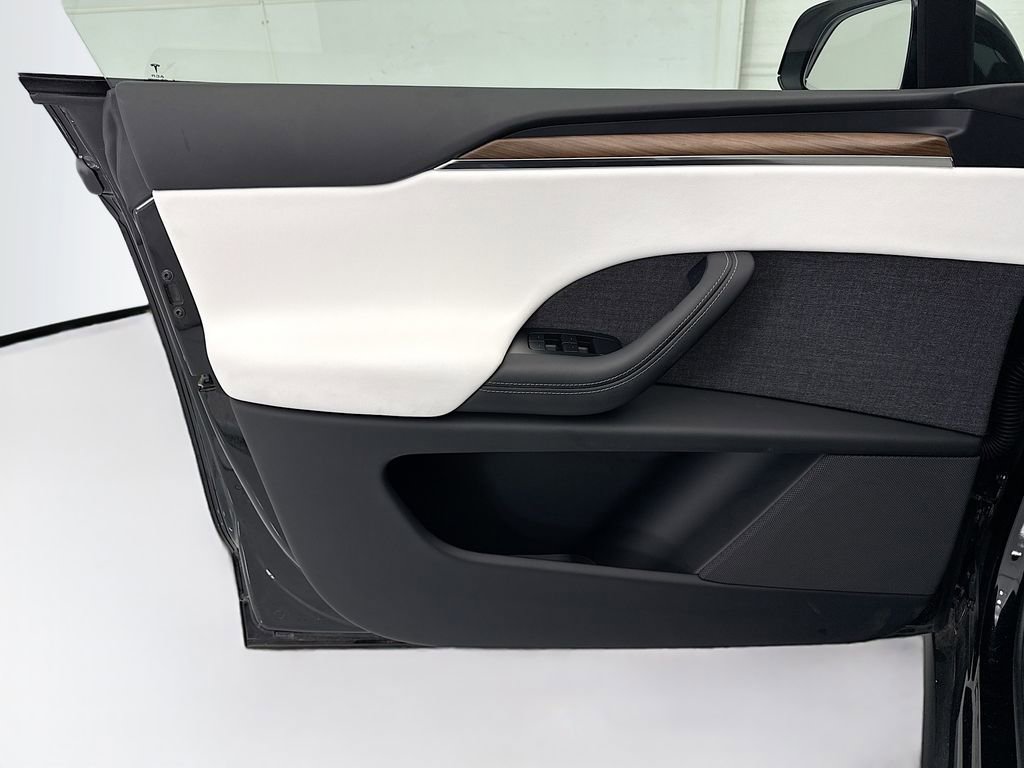 Used 2023 Tesla Model X image 23