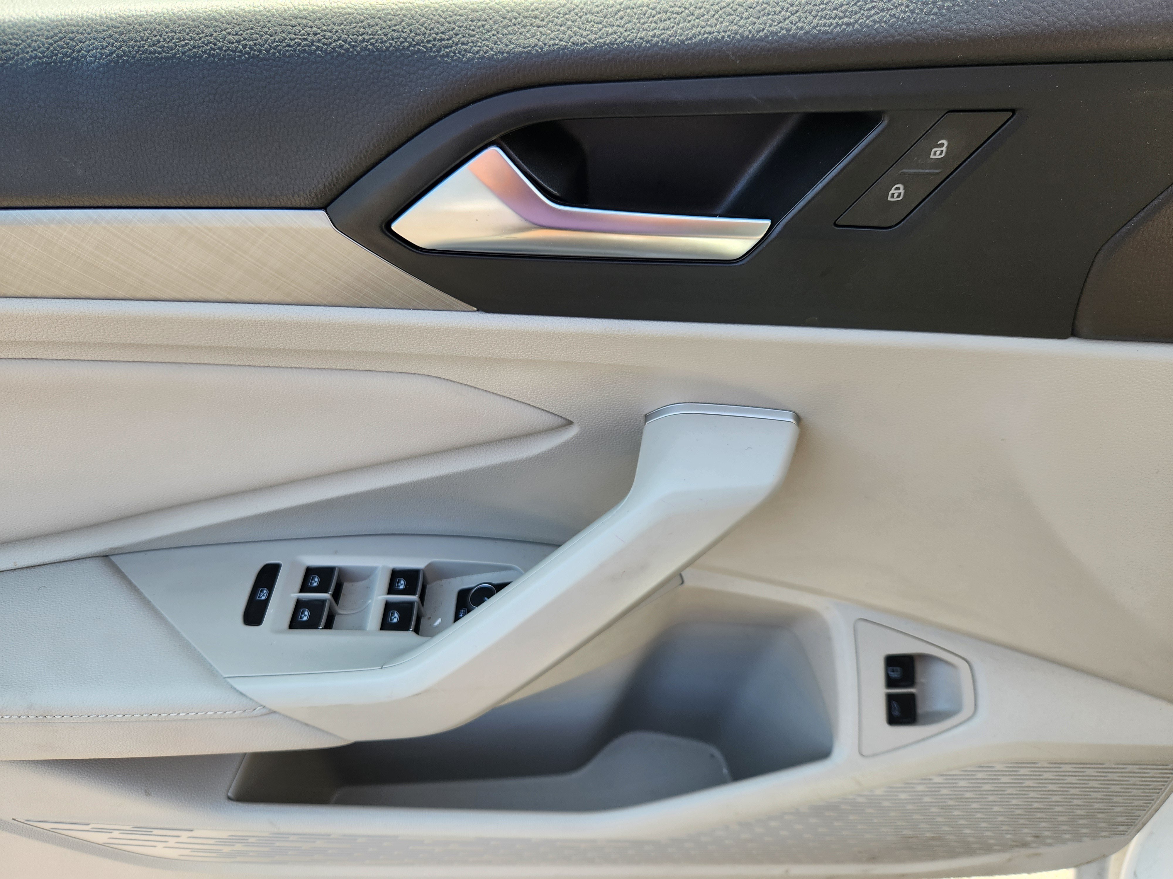 Used 2024 Volkswagen Jetta SE w/ Panoramic Sunroof Package FWD image 17