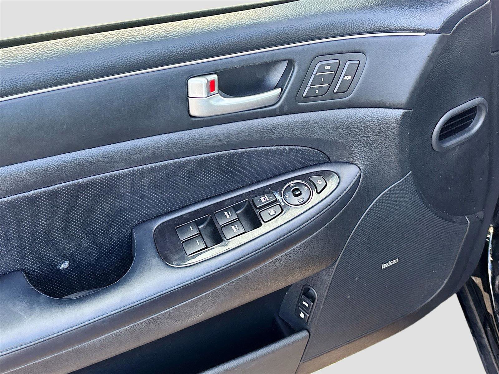 Used 2012 Hyundai Genesis 5.0 image 19