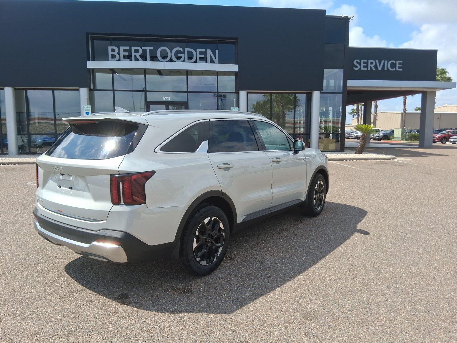 New 2026 Kia Sorento S w/ S Panoramic Sunroof Package FWD image 4