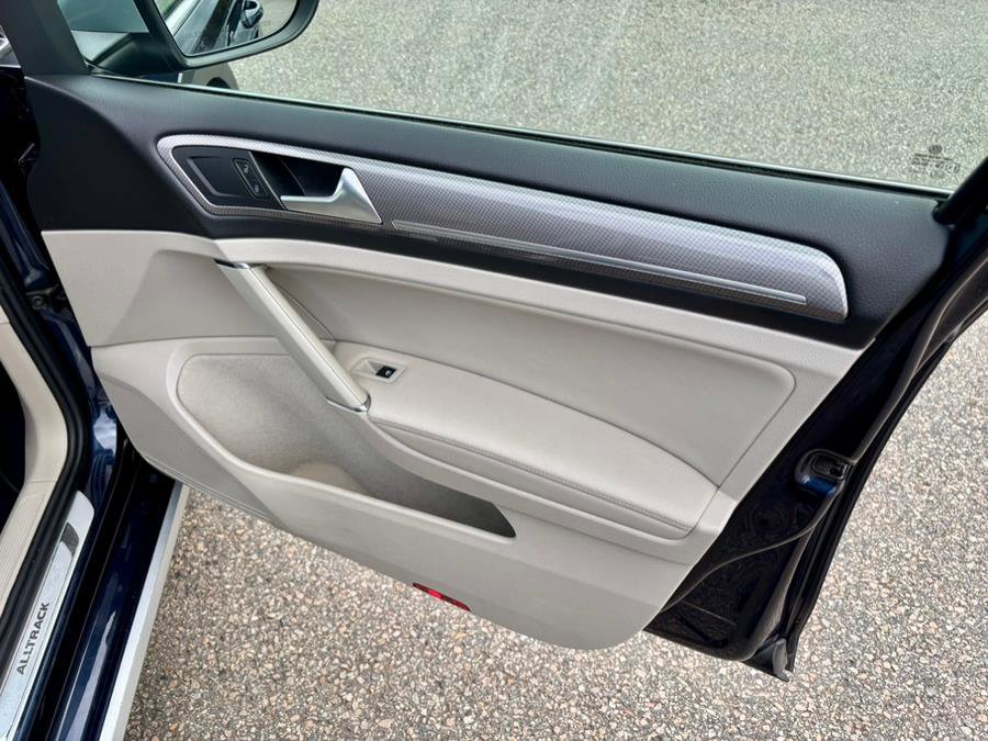 Used 2017 Volkswagen Golf Alltrack SEL image 10